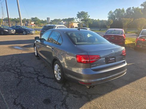 Used 2015 Volkswagen Jetta SE FWD image 10