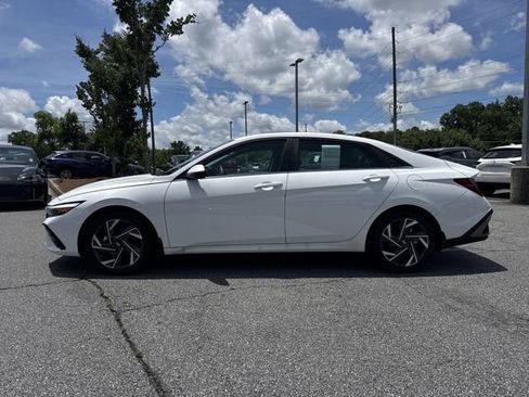 Used 2025 Hyundai Elantra Limited FWD image 4