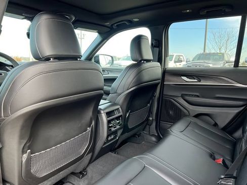 Used 2025 Jeep Grand Cherokee Limited w/ Black Appearance Package AWD/4WD image 36
