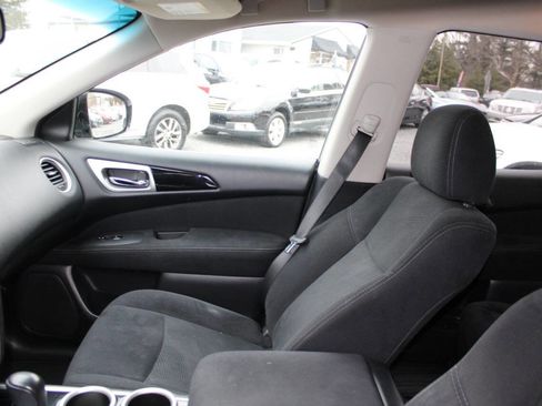 Used 2015 Nissan Pathfinder SV image 14