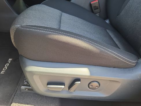 Certified 2025 Nissan Rogue SV FWD image 24