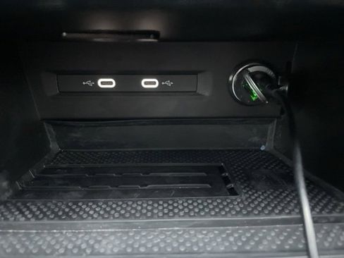 Certified 2025 Volkswagen Taos SEL image 23