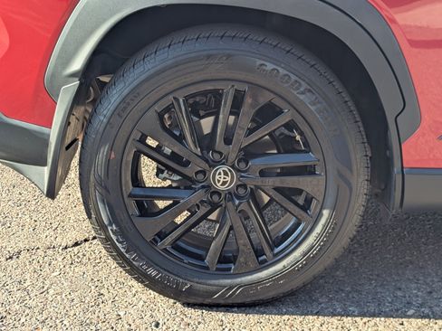 Used 2024 Toyota Corolla Cross SE w/ Moonroof Package image 7