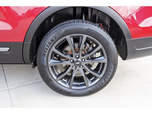 Used 2018 Ford Explorer XLT w/ Equipment Group 202A AWD/4WD image 33