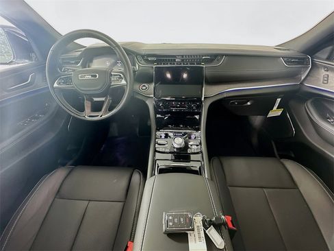 New 2025 Jeep Grand Cherokee Overland image 9