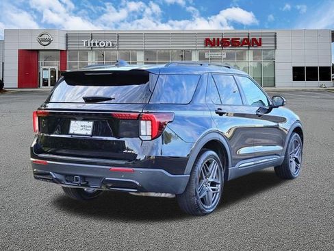 Used 2025 Ford Explorer ST-Line w/ ST-Line Street Pack AWD/4WD image 4