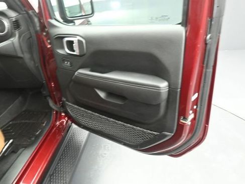 Used 2021 Jeep Wrangler Unlimited Sahara w/ Cold Weather Group AWD/4WD image 34