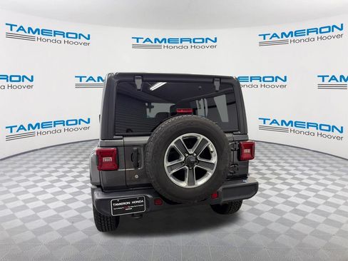 Used 2018 Jeep Wrangler Unlimited Sahara AWD/4WD image 4