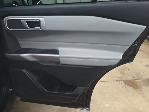 Used 2023 Ford Explorer XLT w/ Equipment Group 202A image 9