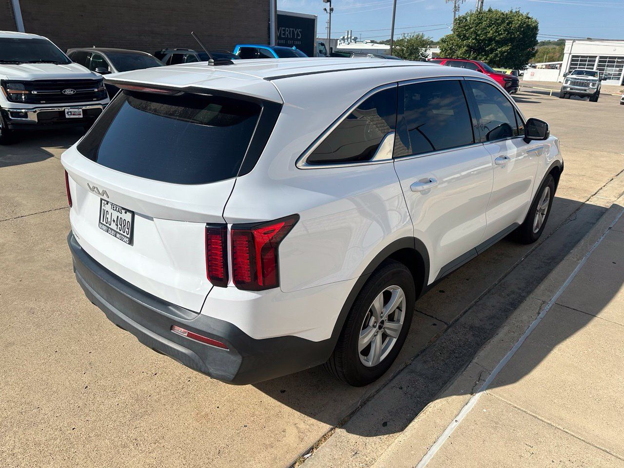 Used 2023 Kia Sorento LX FWD image 12