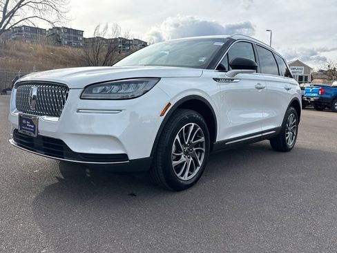 Certified 2022 Lincoln Corsair Standard w/ Equipment Group 101A image 3