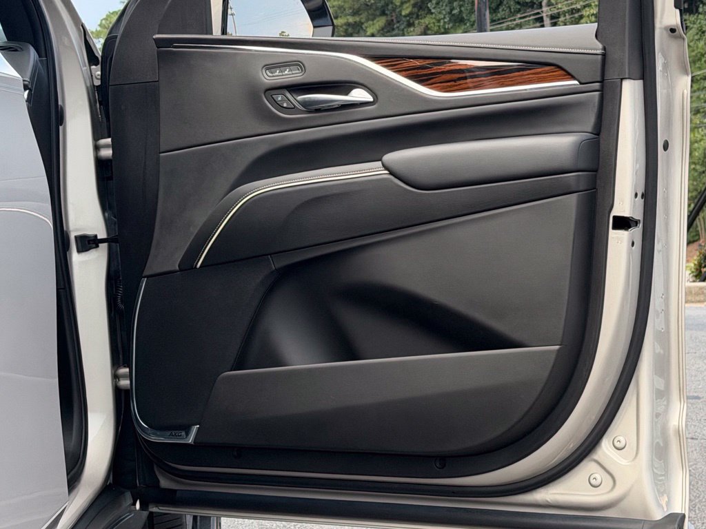 Used 2023 Cadillac Escalade Luxury RWD image 39