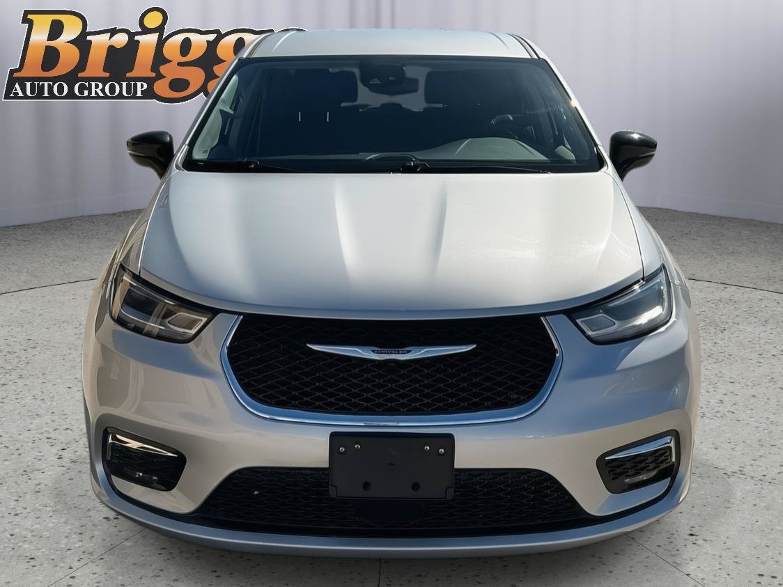 Used 2024 Chrysler Pacifica Limited FWD image 8