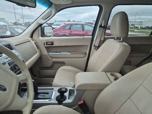 Used 2011 Ford Escape XLT w/ Canadian Winter Pkg AWD/4WD image 10