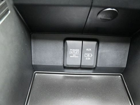 Used 2022 Honda Pilot Touring image 16