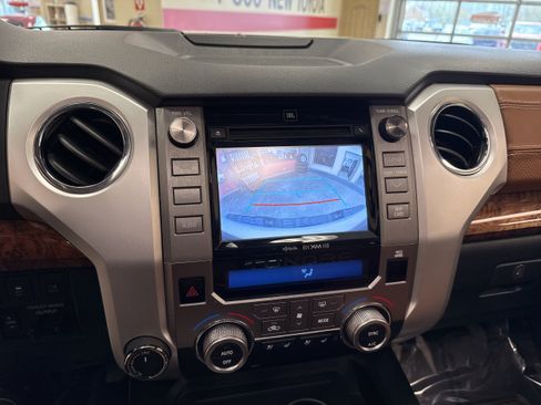 Used 2018 Toyota Tundra Platinum AWD/4WD image 34