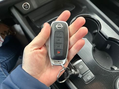 Used 2023 Nissan Rogue SV image 27