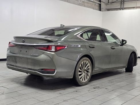 Used 2019 Lexus ES 300h w/ Accessory Package 2 image 16