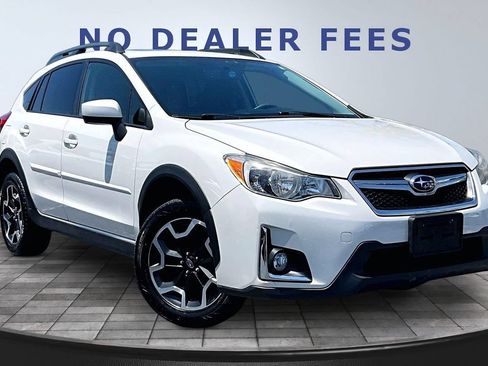 Used 2017 Subaru Crosstrek 2.0i Premium w/ Moonroof Package AWD/4WD image 3