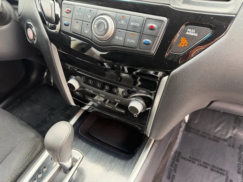 Used 2014 Nissan Pathfinder S image 13