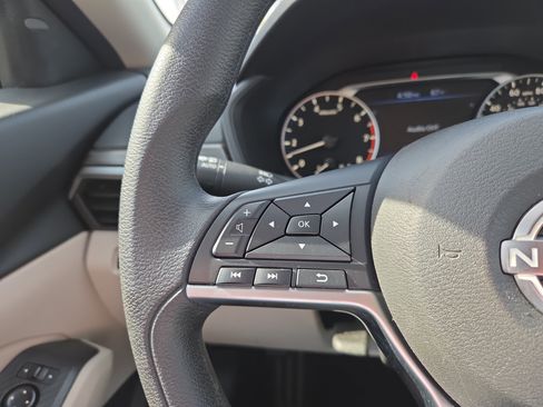 Used 2025 Nissan Altima 2.5 SV image 11