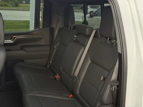 Used 2025 Chevrolet Silverado 1500 LT Trail Boss w/ Convenience Package II AWD/4WD image 30