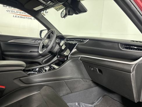 Used 2023 Jeep Grand Cherokee L Laredo RWD image 32