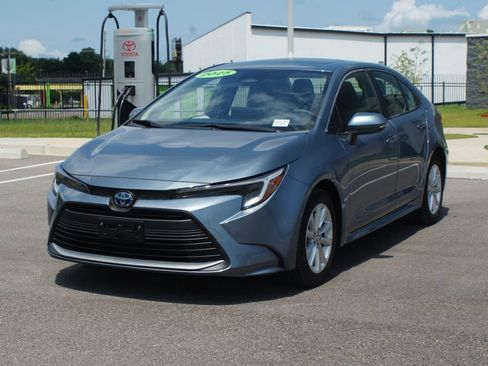 Used 2025 Toyota Corolla XLE FWD image 24