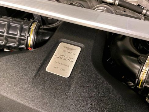 Used 2021 Aston Martin V8 Vantage Base image 16