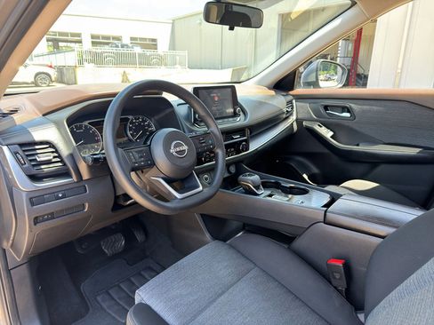 Used 2023 Nissan Rogue SV FWD image 10