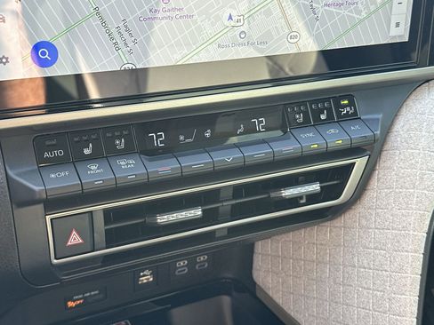 Used 2025 Toyota Camry XLE w/ Premium Plus Package image 17