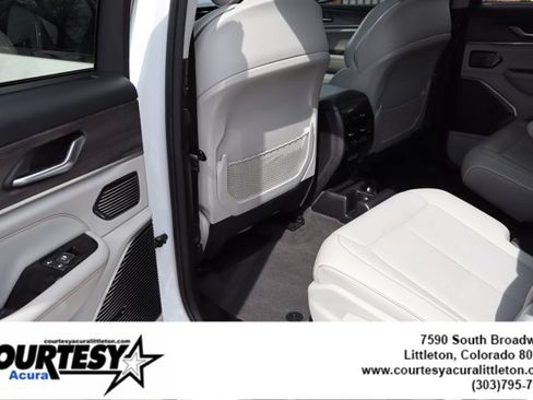 Used 2022 Jeep Grand Cherokee L Overland w/ Luxury Tech Group IV AWD/4WD image 27