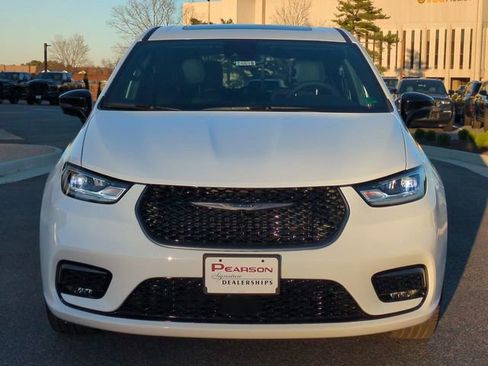 New 2026 Chrysler Pacifica Select image 9