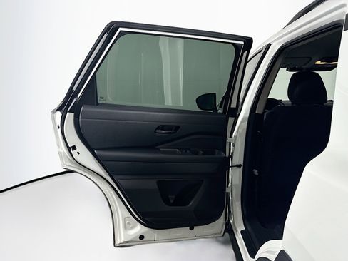 Used 2025 Nissan Pathfinder SV image 23