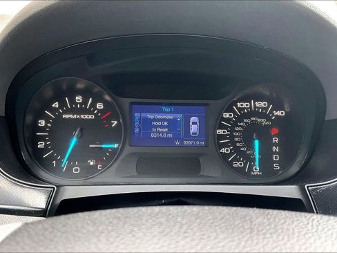 Used 2013 Ford Edge SE image 2