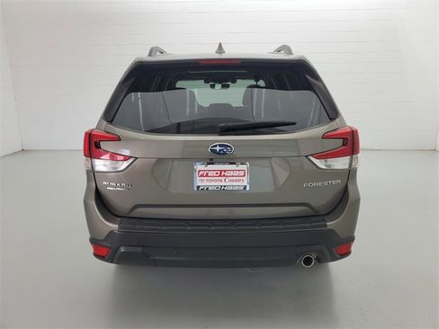 Used 2021 Subaru Forester Limited image 6