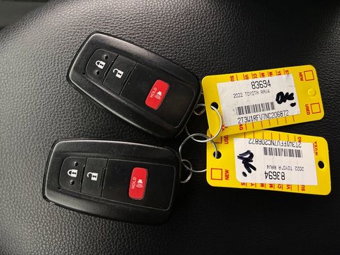 Certified 2022 Toyota RAV4 XLE FWD image 24