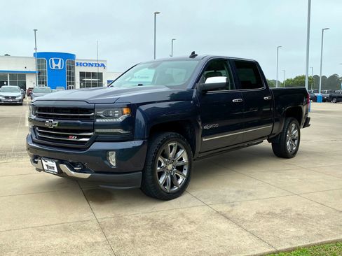 Used 2018 Chevrolet Silverado 1500 LTZ Z71 w/ Centennial Edition AWD/4WD image 3