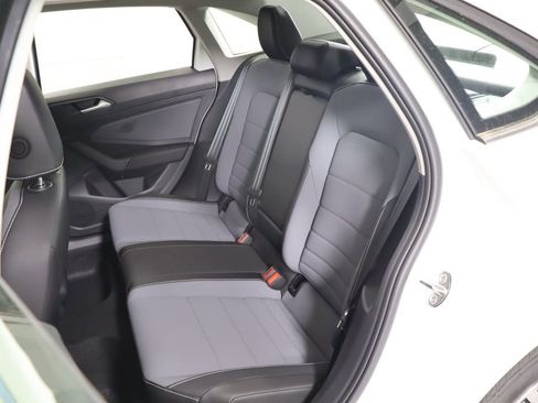 Used 2025 Volkswagen Jetta SE image 37