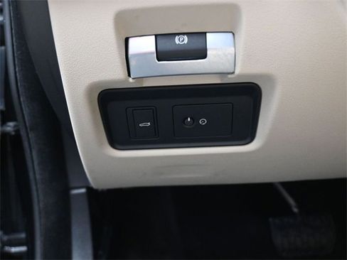 Used 2020 Jaguar XE S image 20