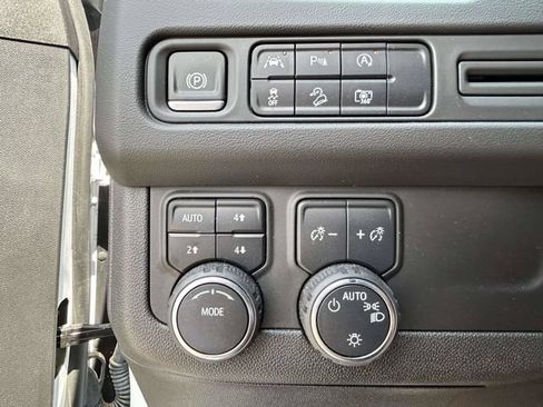 Used 2024 Chevrolet Tahoe Z71 w/ Luxury Package AWD/4WD image 26