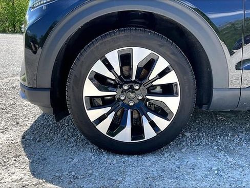 Used 2025 Ford Explorer Platinum w/ LUX Leather Package AWD/4WD image 8