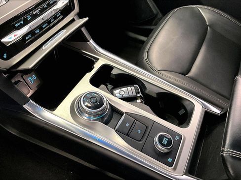 Certified 2022 Ford Explorer XLT w/ Equipment Group 202A image 16