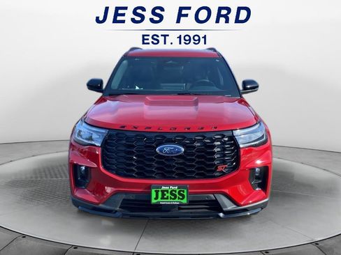 Used 2025 Ford Explorer ST image 2