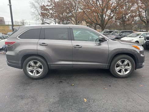 Used 2015 Toyota Highlander Limited Platinum image 3