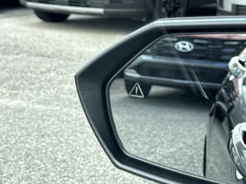 Certified 2025 Hyundai Elantra Sport image 17