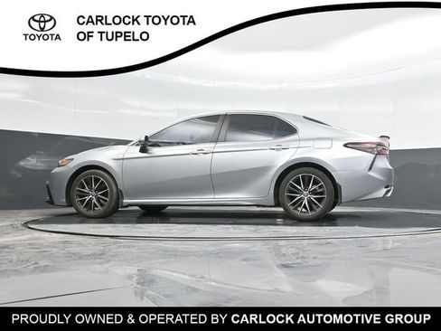 Used 2024 Toyota Camry SE image 40