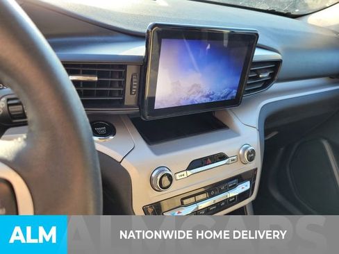 Used 2024 Ford Explorer XLT image 5