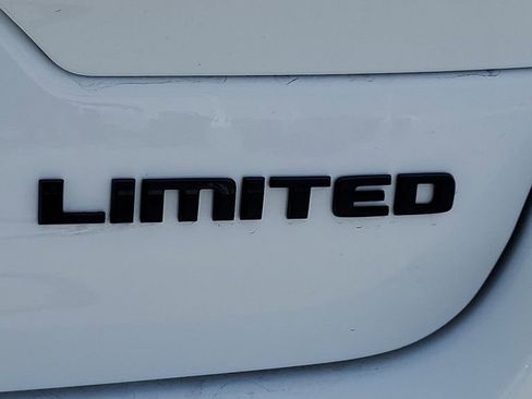 New 2025 Jeep Grand Cherokee Limited w/ Black Appearance Package image 9