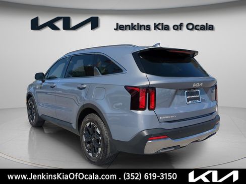 Certified 2024 Kia Sorento S w/ Panoramic Sunroof Package image 5